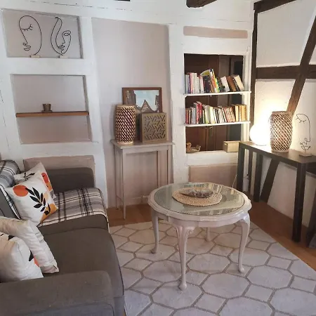 Maison Cliquot - Centre Apartment *